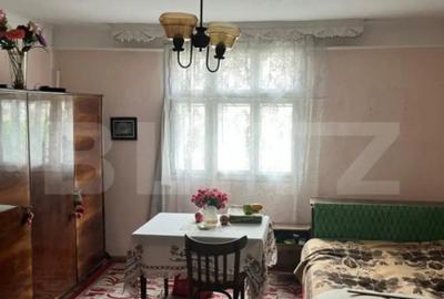 Casă cu 2 camere cu Teren 714 Mp în Siret