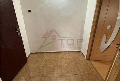 Apartament cu 2 camere semidecomandat în Albești