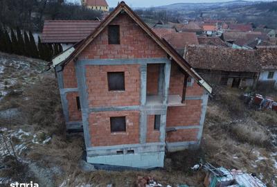 Casă cu 4 camere cu Teren 2743 Mp în Chirpăr - 3