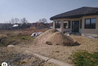 Teren de 900 mp, în Central - 4