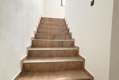 Casă cu 10 camere cu Teren 211 Mp în Central - 15