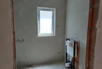 Casă cu 4 camere în Dumbrăvița