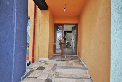 Casă cu 8 camere cu Teren 1100 Mp în Moșnița Nouă
