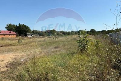 Teren de 2332 mp, în Periferie