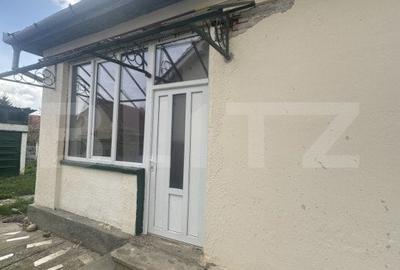 Casa de locuit cu 3 camere, 80 mp, cu 683 mp teren, zona Centrala