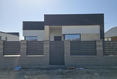 Casă cu 3 camere cu Teren 371 Mp în Berceni - 1