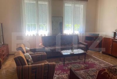 Casă cu 4 camere în Central - 1