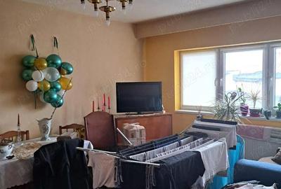 Apartament cu 4 camere semidecomandat în Central