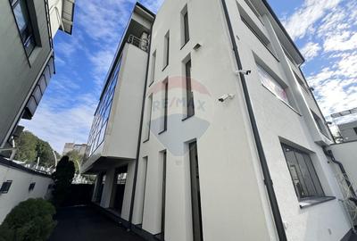 Spatiu comercial modern de inchiriat / 2 locuri de parcare - 12