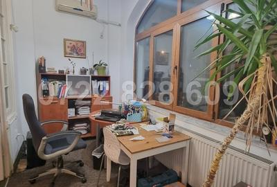 Eroilor Apartament 4 camere 150mp + curte - 1