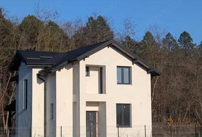 Casă cu 4 camere cu Teren 740 Mp în Hemeiuș - 3