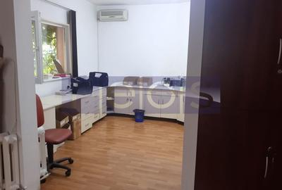 Casă individuală cu 8 camere în Unirii