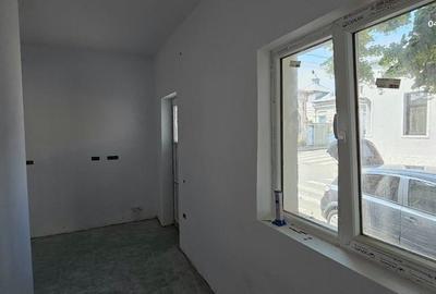 Vând apartament cu o camera, la casa + baie proprie - zona centrala - 7