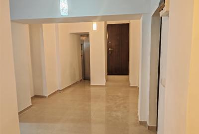 Casă cu 9 camere cu Canalizare în P-ța Romană - 20