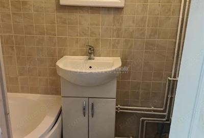 Garsonieră decomandată în Tractorul