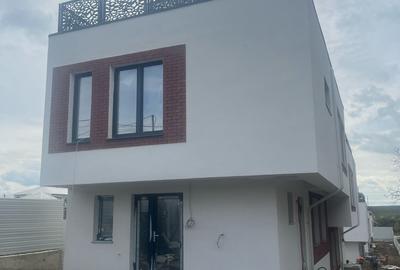 Casa tip duplex sector 3 - 4