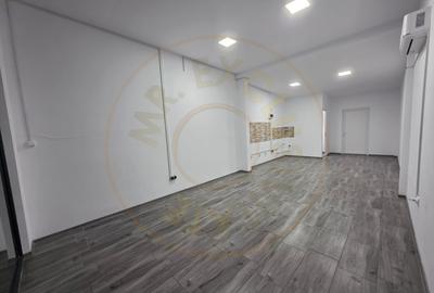 Spațiu comercial, de 40 mp, în Central - 2
