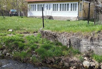 Casă cu Teren 3500 Mp în Central - 1