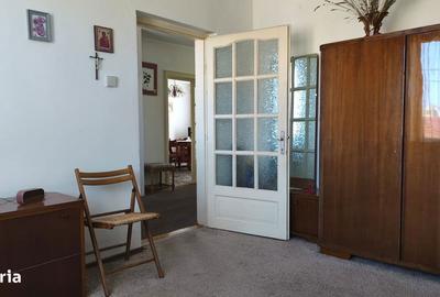 Casă cu 4 camere cu Teren 300 Mp în Central - 2