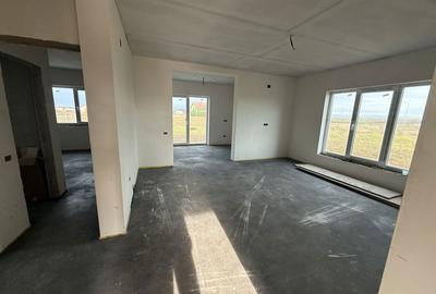 Casă cu 4 camere în Cheriu