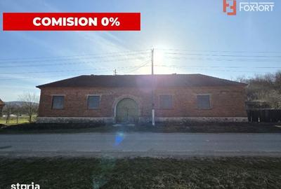 Casă cu 4 camere cu Teren 1440 Mp în Livada - 1