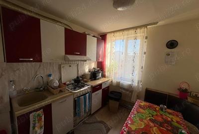 Apartament cu 3 camere semidecomandat în Central