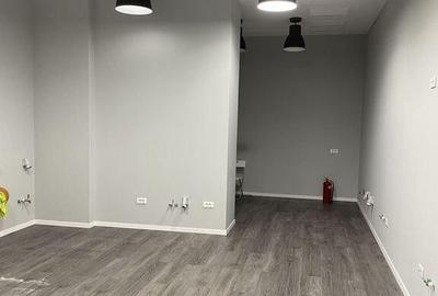 Spațiu comercial, de 263 mp, în - 2