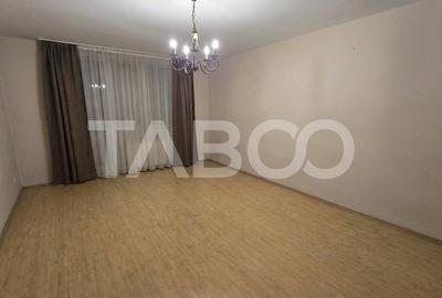 Apartament cu 4 camere semidecomandat în Lupeni - 4