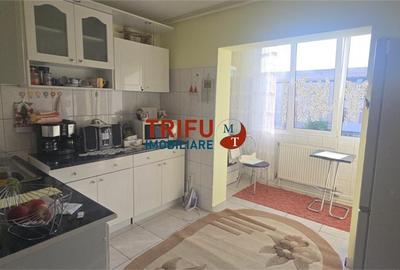 Apartament 3 camere Cetate zona Mercur  2 băi - 2