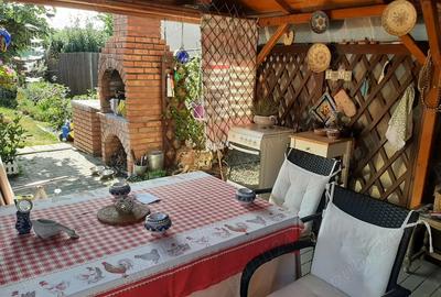 2 Case cu 7 camere, 2 bucatarii si 3 bai, intr-o curte cartierul Gradiste - 15