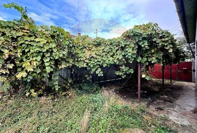 Casă cu 3 camere cu Canalizare în Central - 1