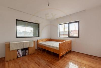 Casă cu 7 camere cu Teren 4563 Mp în Central - 1