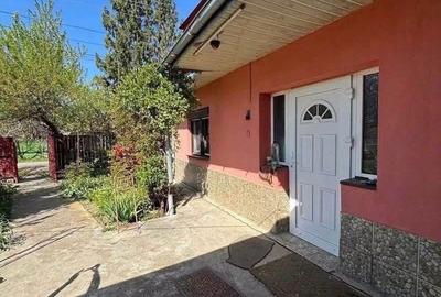 Casă cu 3 camere cu Teren 600 Mp în Central
