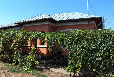 Casă individuală cu 6 camere cu Garaj în Slobozia