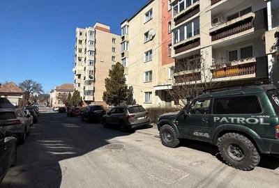 Apartament cu 2 camere decomandat în 7 Noiembrie - 8