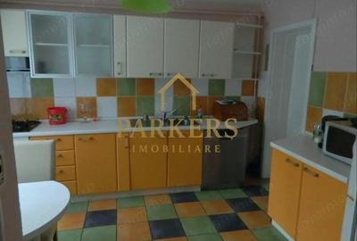 Casă cu 10 camere cu Canalizare în Central - 3