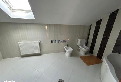 Casă cu 4 camere cu Teren 1000 Mp în Central - 2