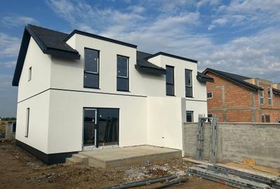 Duplex cu 4 camere cu Canalizare în Moșnița Nouă - 3