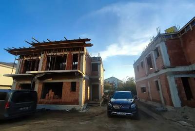 Casă cu 5 camere cu Teren 250 Mp în Central