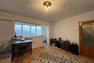 Apartament cu 3 camere semidecomandat în Drumul Taberei - 2