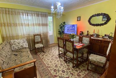 Apartament cu 3 camere decomandate Gheorgheni , etaj 3 din 4 , zona Piata Hermes - 1