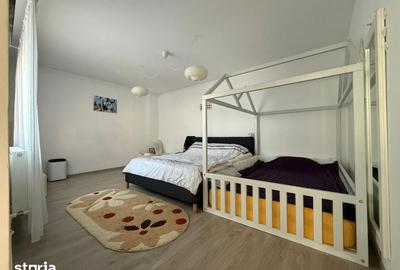 Casă cu 10 camere cu Teren 400 Mp în Central