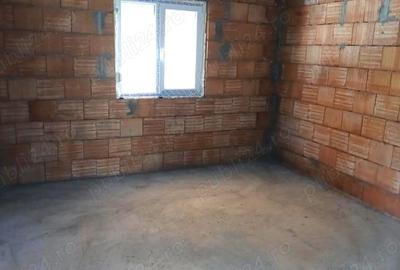 Casă cu 3 camere cu Teren 5581 Mp în Zorile - 9