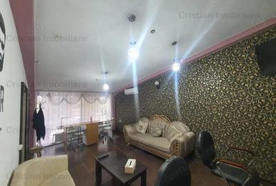 Spațiu comercial, de 200 mp, în Central - 1