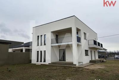 Casă cu 7 camere cu Canalizare în Central