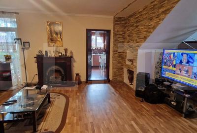 Casă cu 4 camere în Șimnicu de Jos - 12