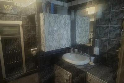 Apartament cu 4 camere semidecomandat în Central