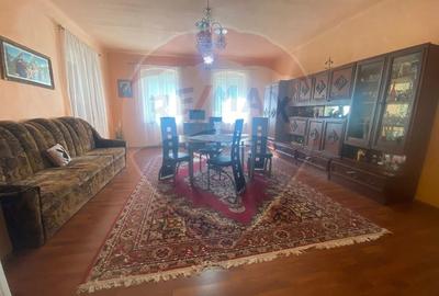 Casă individuală cu 7 camere cu Teren 2522 Mp în Brateiu - 8
