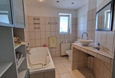 Piata Lahovari - Pitar Mos 3 camere etaj 4, 2 bai, 2 balcone, centrala proprie Piata Lahovari - Pitar Mos 3 camere etaj 4, 2 bai, 2 balcone, centrala proprie - 6