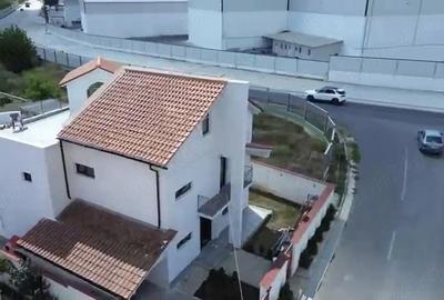 Casă cu Teren 333 Mp în Lumina